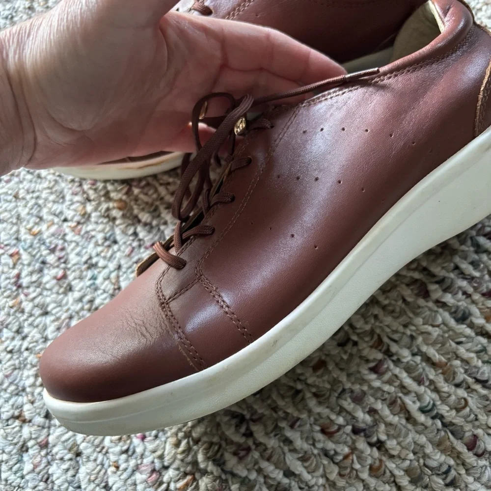 TRAQ by Alegria Shoes Men's Size 40 Low Top Sneakers Brown Cognac Leather Luxury